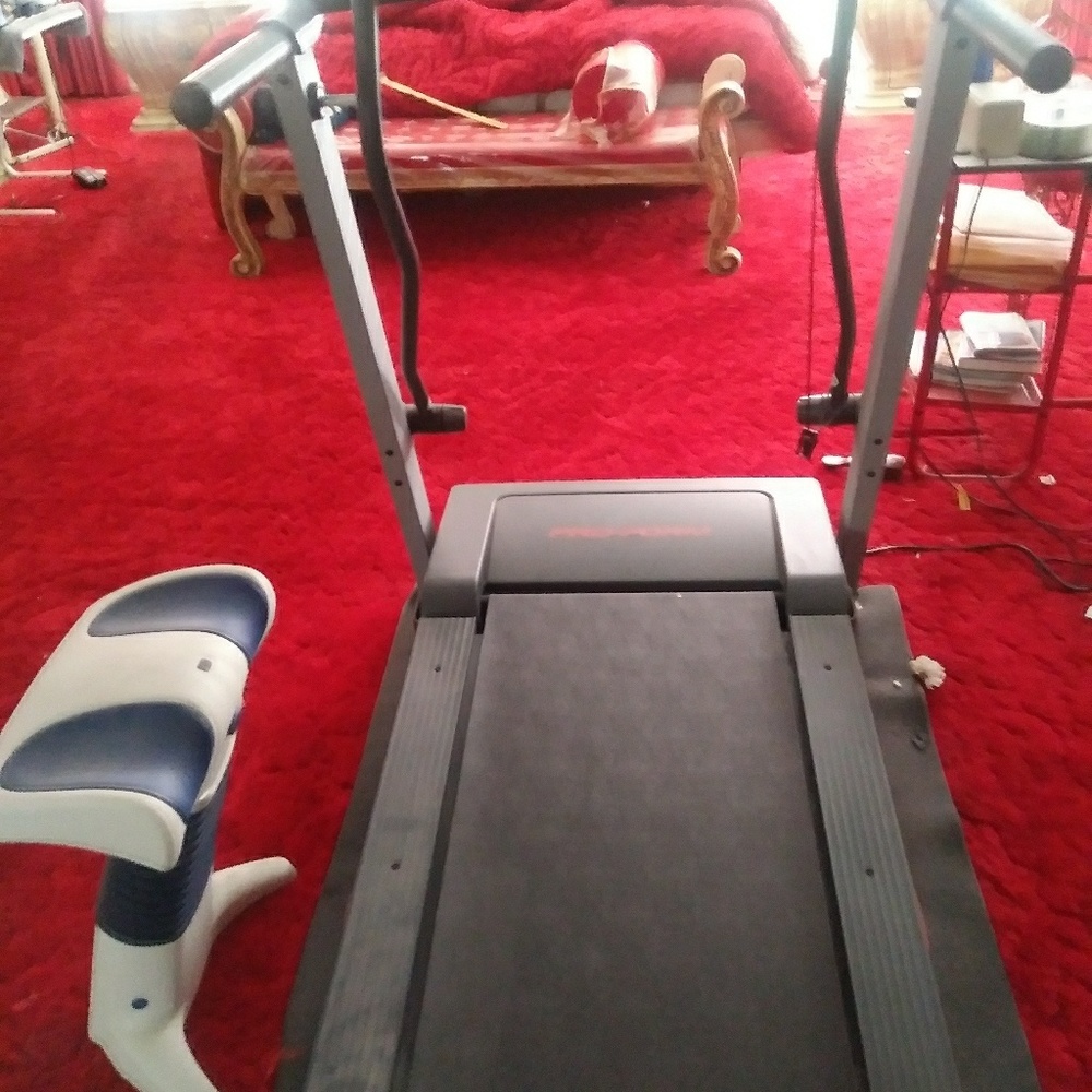 Treadmill - Picture 2 of 3